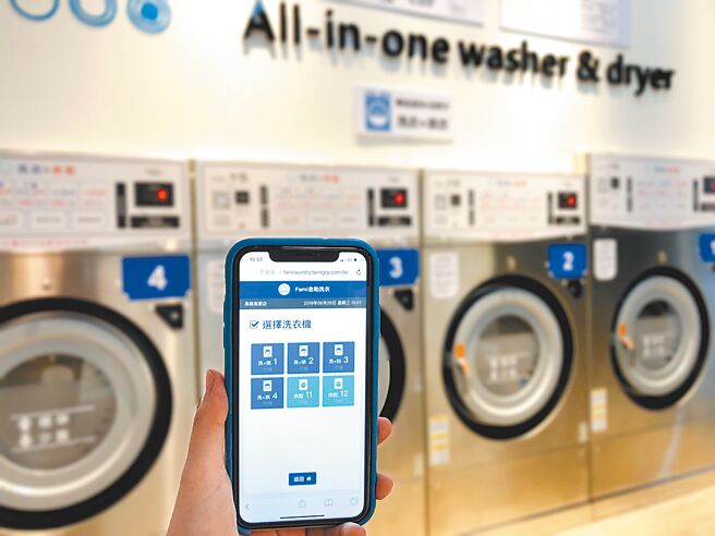 全家高雄真愛店，是南台灣最大複合店店型，設有自助洗衣區。（全家提供）