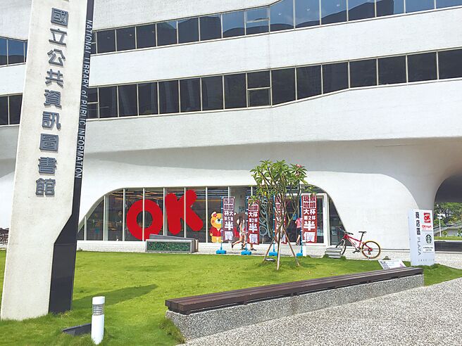 OK超商臺中國圖門市，獨家配有閱覽室。（OK提供）