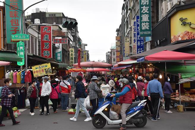 苗栗年節市場人潮匯集扒手如影隨行苗栗警方加強宣導 社會 中時