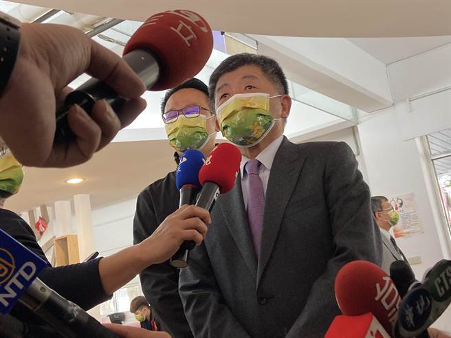 中央流行疫情指挥中心指挥官陈时中揭秘，去年第一批从武汉回台的台商，安置检疫所时，本来选在北部却破局，最后一刻选在台中市。（卢金足摄）