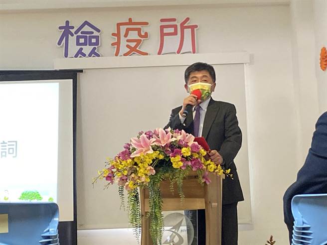 中央流行疫情指挥中心指挥官陈时中忆及去年二月初武汉台商进驻西屯检疫所，他当晚本来想住在西屯检疫所，但床位都满了，所以连夜赶回台北，彻夜未眠坐镇指挥中心。（卢金足摄）