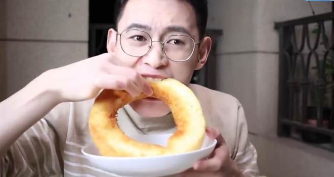 开箱15公斤怪物级乌贼！4种料理爽吃巨大花枝圈