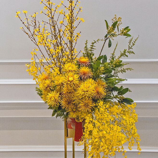 honeyDANIELS Florist丹尼尔花艺蝶兆丰年，110x218公分，1万2888元。（honeyDANIELS Florist丹尼尔花艺提供）