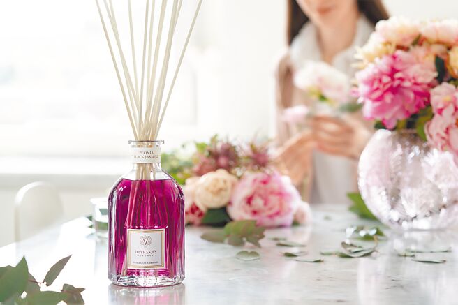 寬庭美學翡冷翠香氛，牡丹夜茉莉，以風信子、橘子花和鈴蘭所組成的花香調為首，傳遞出幸福和純淨，2980元起。（寬庭美學提供）