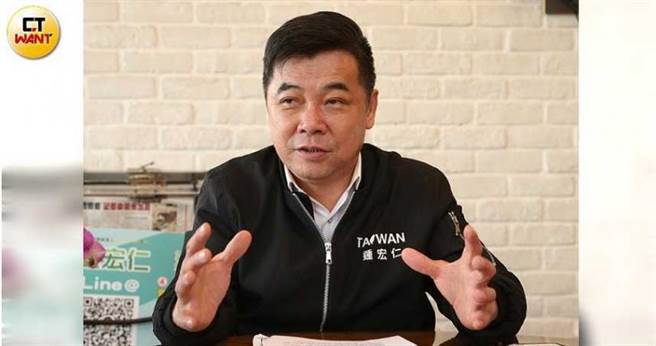 议员锺宏仁质疑，公立学校用地如果可以盖商场，未来私立学校可能要求比照办理，严重影响下一代的受教权。（图／赵世勋摄）