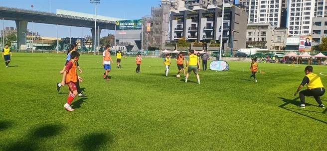 小朋友們在運動熱區健康動起來。（台中市政府提供）