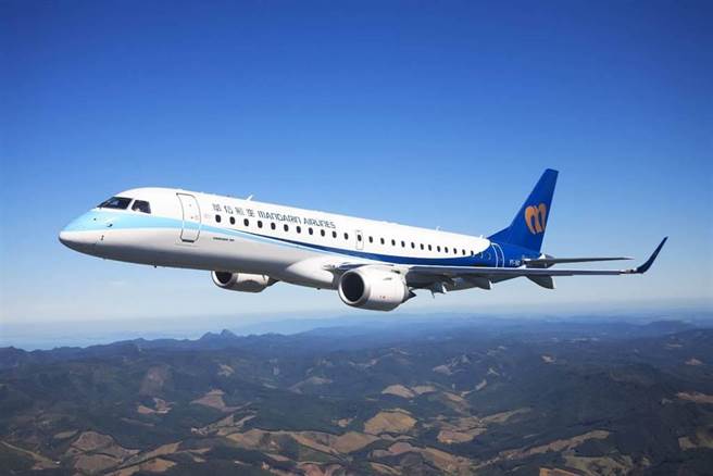 澎湖浓雾影响，华信、立荣有加开班机。（华信航空提供）