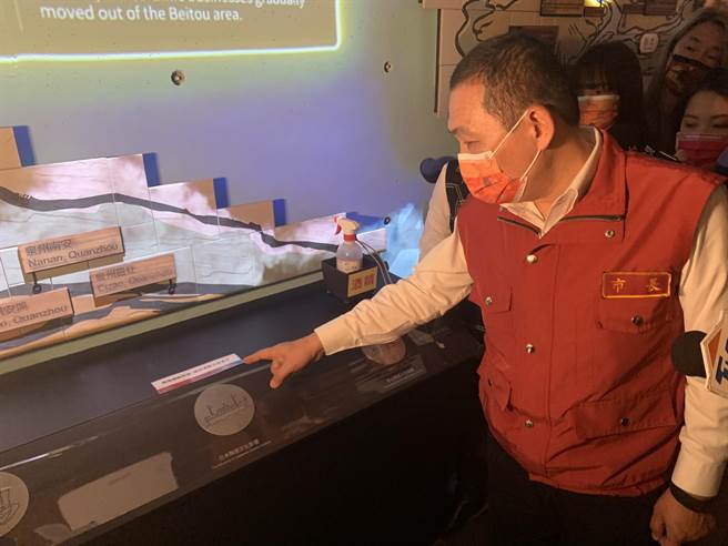 新北市长侯友宜今到陶瓷博物馆视察防疫情形。（王扬杰摄）