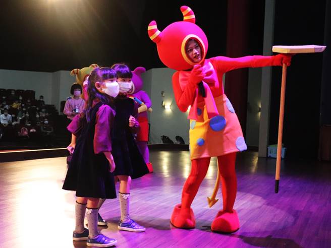 西湖渡假村过年期间表演活动加码演出。（西湖渡假村提供／谢明俊苗栗传真）