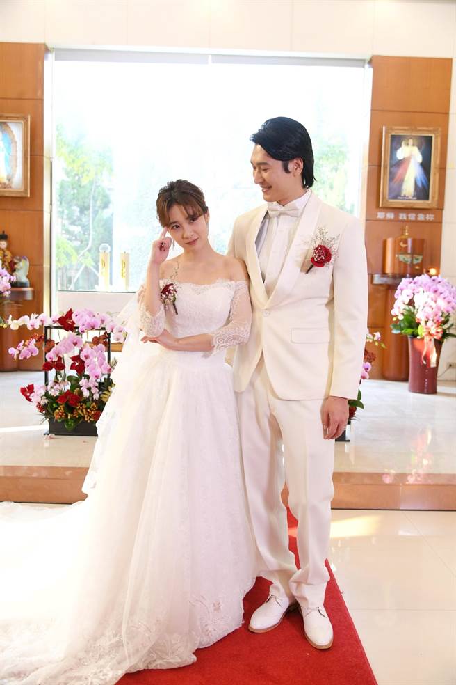 邵翔剧中娶李亦捷。（三立提供）