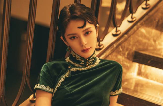 25岁大陆女星傅菁拥有精致五官及168cm高䠷身材，2018年以女团综艺节目《创造101》引发关注。（图／摘自微博@傅菁）