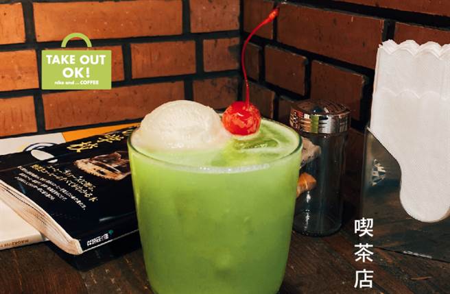 期间限定吃茶店特别推出怀旧经典款的「哈密瓜苏打」，将真的哈密瓜果肉加入气泡水中。（图／品牌提供）