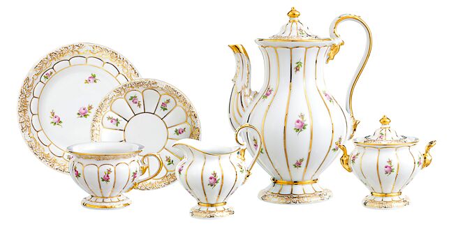 麦森缤纷玫瑰双人摩卡组，以小碎花为装饰，尤其适合喜欢典雅风格的人士使用。（国裕生活提供）