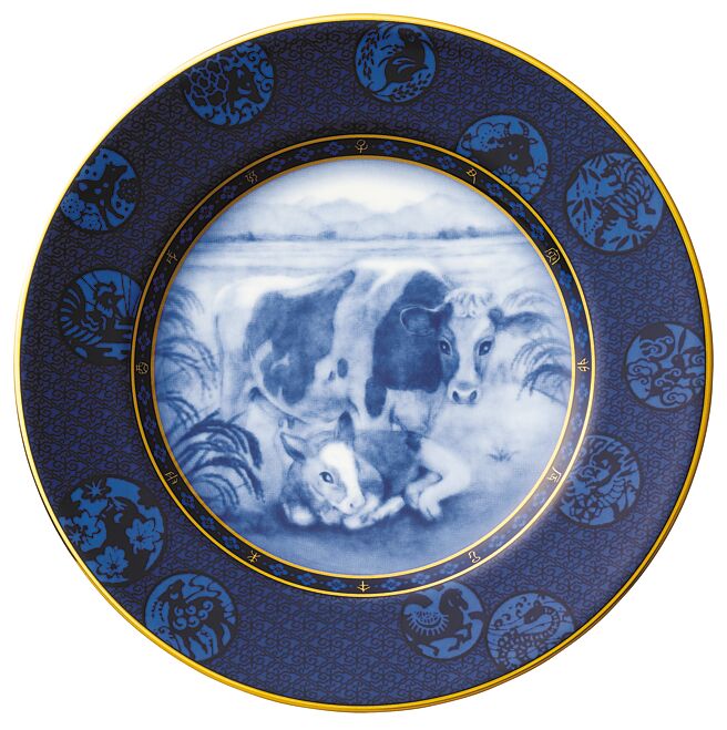 Noritake 2021牛年生肖盘－福牛鸿运来（18cm），7600元。（旺代提供）