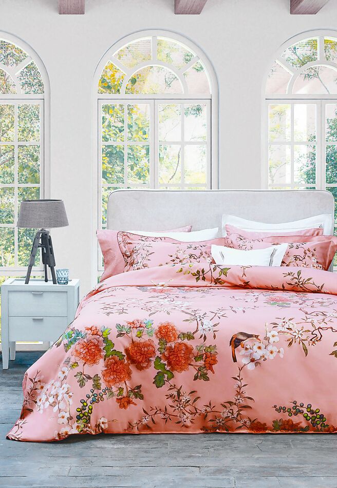 3.VALERON原装进口数位印染床组，双人原价2万1800元，特价1万3080元。（日比家族提供）