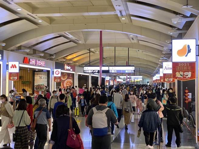 Global Mall春节涌现人潮。图／环球提供
