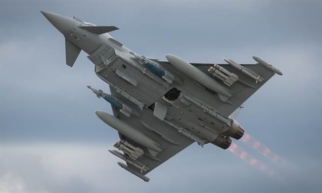 欧洲战机（Eurofighter）公司打造的「颱风」（Typhoon）战机。（达志影像/Shutterstock）