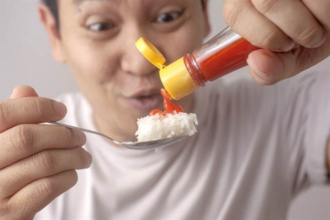 吃太辣小心得痔疮！多少算是适量？ 胃出现「1状况」就该停。(示意图/常春月刊提供)