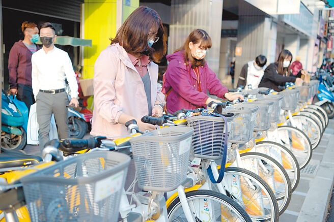 返鄉潮加上走春遊客，嘉義市YouBike2.0使用率，除夕至初三平均每天使用人次達3500人，初三更創下近5000人次寫下新高。（呂妍庭攝）
