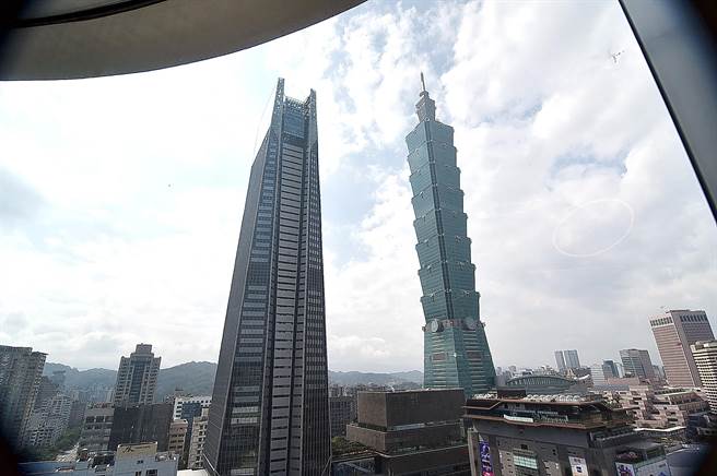 北市多个百货公司街实施实名制。（示意图／姚舜）