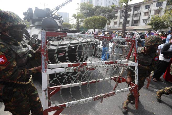 缅甸调军队进驻大城 联合国忧是杀戮抗议者前兆。(图/美联社)