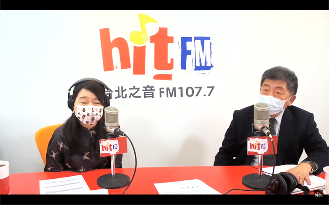 中央流行疫情指揮中心指揮官陳時中今接受「周玉蔻嗆新聞」專訪時表示，這一年來最大的衝擊就是桃醫群聚，以前的院內感染牽涉的是護理師，這次則是牽涉到醫師。（圖取自HitFm）