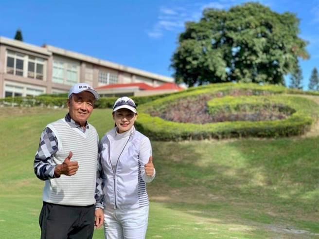 张月丽打高球已有20多年，是运动也是社交联谊。（国宝集团提供）