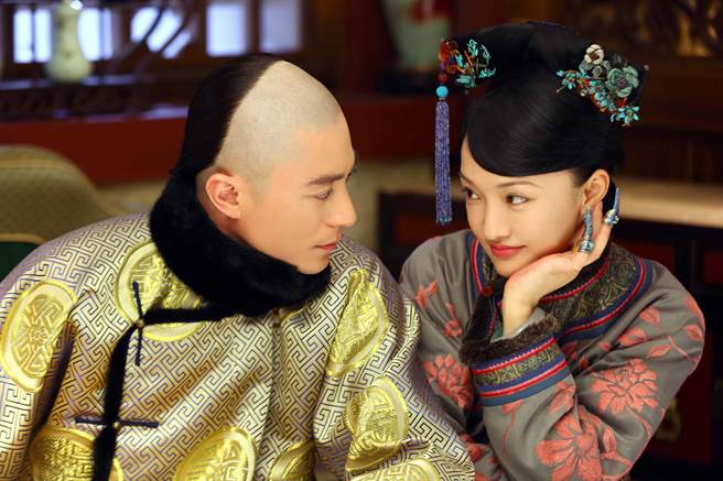 《如懿传》由周迅(左)、霍建华(右)领衔主演。(图/中天娱乐台提供) 