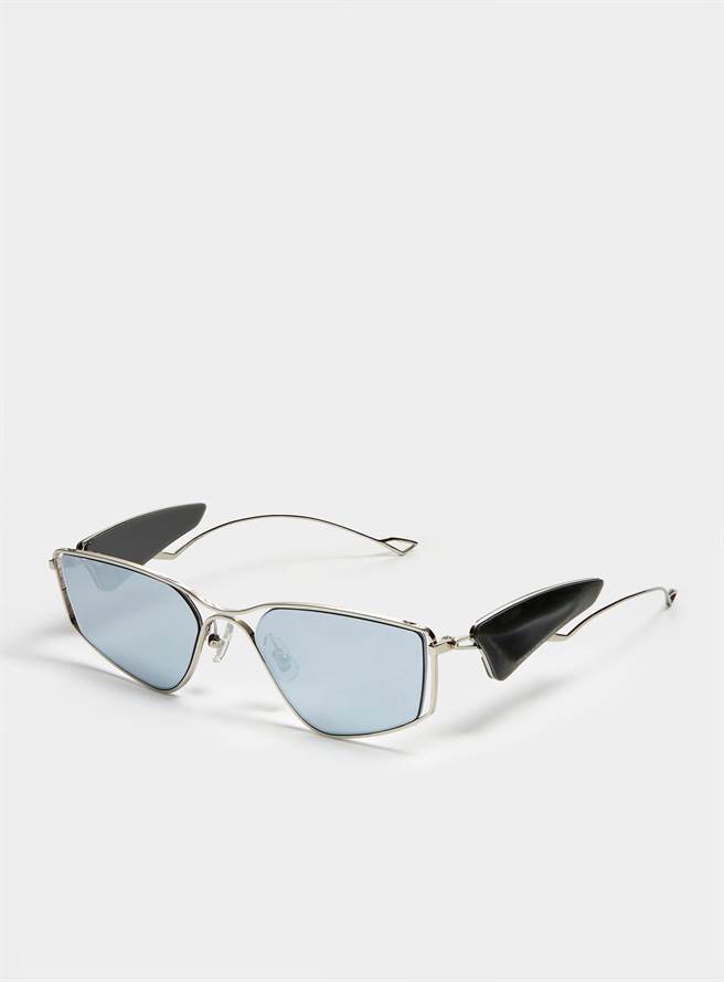 韩系潮牌GENTLE MONSTER太阳眼镜，13740元。（ GENTLE MONSTER提供)