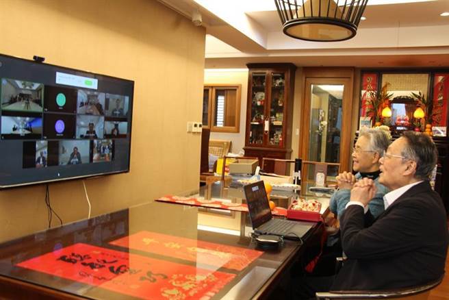 宏碁集團創辦人／智榮基金會董事長施振榮於初六以宏碁全新視訊服務系統sMeet進行新春團拜，並宣示今年要力推三大計畫的新年新希望。（圖／施振榮辦公室提供）