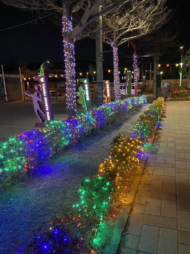 苗栗縣苑裡鎮公所今年沒有舉辦元宵節活動，年節燈飾點燈到4月初。（苑裡鎮公所提供／巫靜婷苗栗傳真）