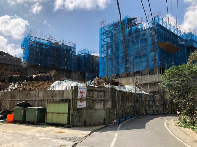 基隆市姜子寮山首件集村農舍開發案預計明年完工，地方憂心生態遭破壞。（基隆市議員王醒之提供／陳彩玲基隆傳真）