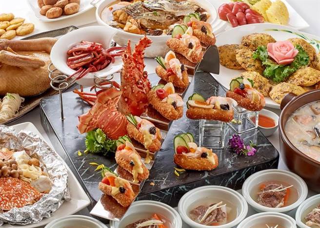 台北福华饭店台菜餐厅推出「庙口台菜小吃桌菜」，以復古怀旧氛围带领客人回味好「食」光。图／台北福华饭店