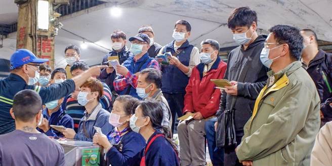 果菜市场开市吸引人潮群聚 民眾忧爆发群聚感染 北农：防疫绝不松懈。（北农提供／吴康玮台北传真）