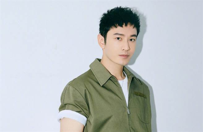 黄晓明遭传夜店过年还找美女陪酒，发声明辟谣。（图／翻摄自微博）