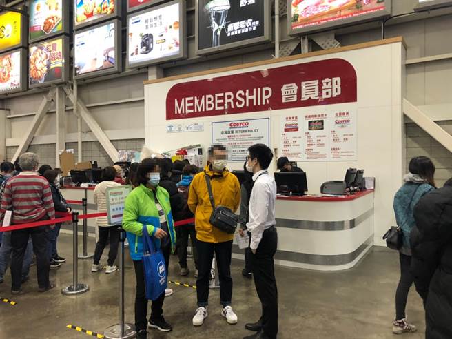 民眾目睹，竟有奥客端着早已被吃得快精光的部队锅到卖场，要求退货。（示意图非当事人／中时新闻网资料照）