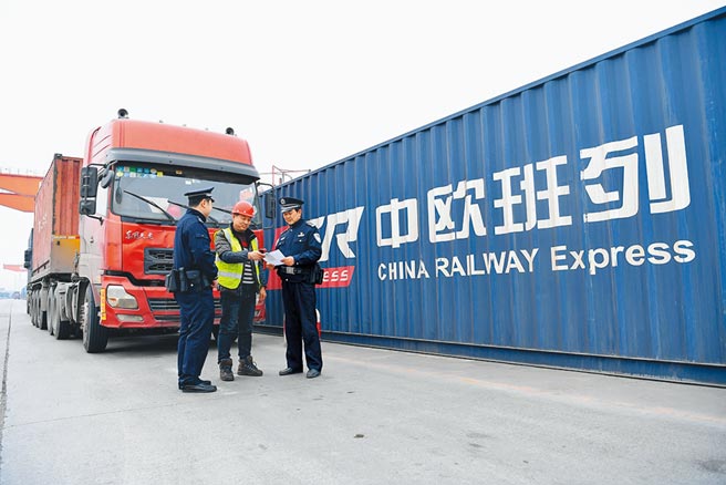 中国首次取代美国，成为欧盟最大贸易伙伴。（新华社）