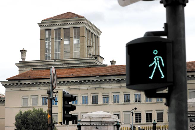 世贸组织（WTO）15日任命新任秘书长伊卫拉，中方期待她履新后，促进WTO尽快恢復正常功能，推动必要改革。（路透）