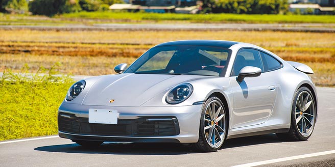 PORSCHE Carrera 4S Coupe