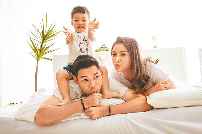 味全龙陈品捷与老婆结婚2年，回想起第一次过年坦言很紧张。（陈品捷提供）