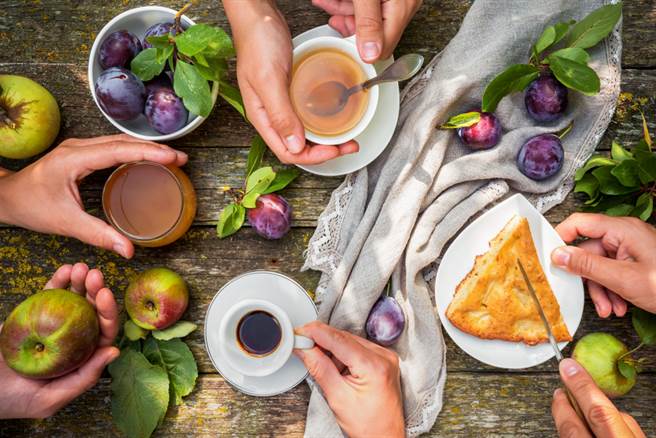 告别开工忧郁！10种快乐食物帮你吃出好心情。(示意图/Shutterstock)