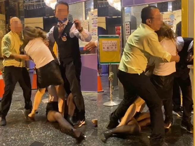 台南市安平区一间舞厅2名年约40岁的小姐，14日疑似喝醉酒后，欲替各自的客人出气，竟在舞厅门外互殴起来。（图／路人提供）