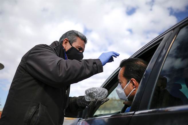 根據墨西哥衛生部通報，墨西哥官方統計的累計確診人數超過200萬例，其中逾17萬5000人病故。(圖/路透)