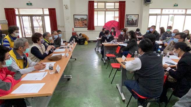 台南市政府各相关单位18日与盐水武庙开会后，决议盐水蜂炮恢復举办，但规模缩小。（刘秀芬摄）