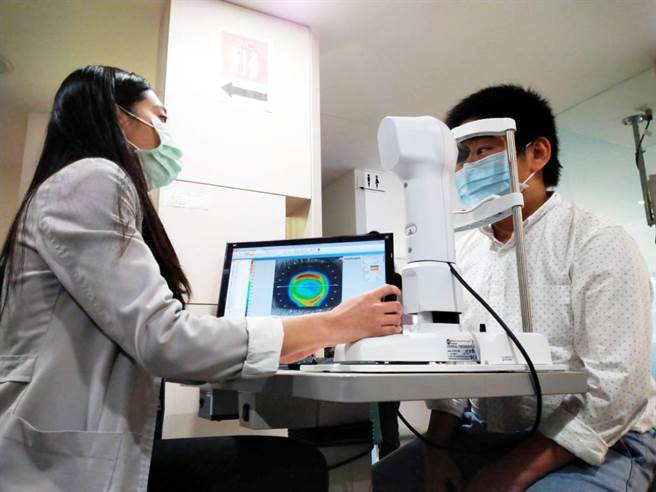 孩子近視度數年增超過這幅度，要特別注意，恐是高度近視致視力疾病、失明的高危險群。(圖/本報系資料照片 非新聞當事人)