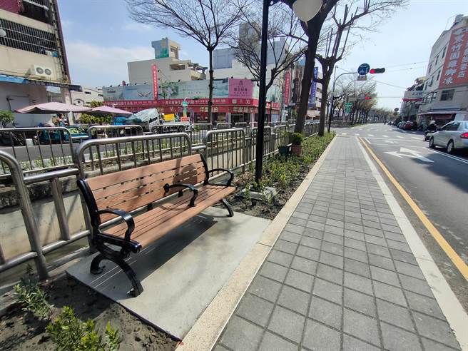 游振雄說，維護市容不易，除了清潔隊努力之外，需要大家共同維護，期盼不再有類似事件發生。(吳建輝攝)