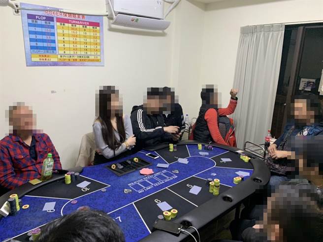 罗东警分局在大年初三破获一个移动式的职业赌场，当场逮捕年轻貌 美的女荷官及多名赌客。（罗东警分局提供／胡健森宜兰传真）