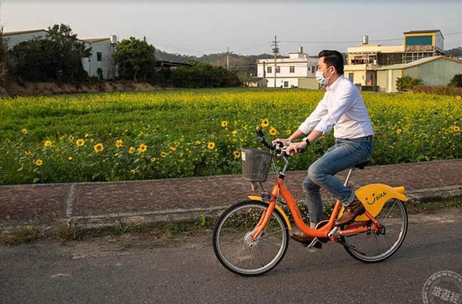 新竹市长带路香山南隘赏牛 感受牛年行大运「游」花海。（图／旅游经提供）