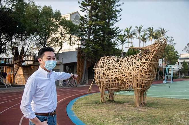 新竹市长带路香山南隘赏牛 感受牛年行大运「游」花海。（图／旅游经提供）