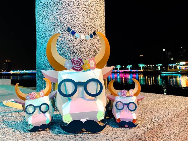 高市观光局推出小提灯「牛背背」，2／19起限量发行。（高市观光局提供／柯宗纬高雄传真）